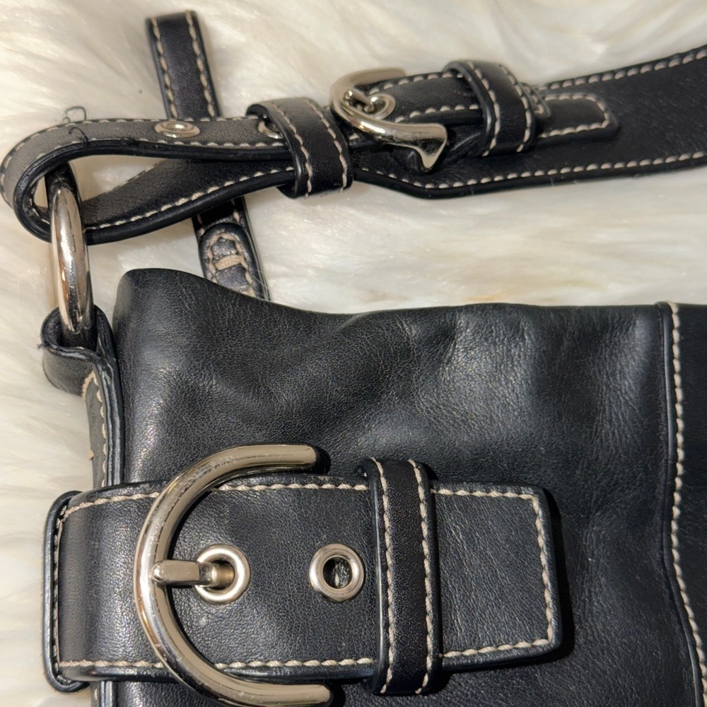Vintage Coach#1453 Black Leather Shoulder Bag with Buckle Details - Picture 10 of 11